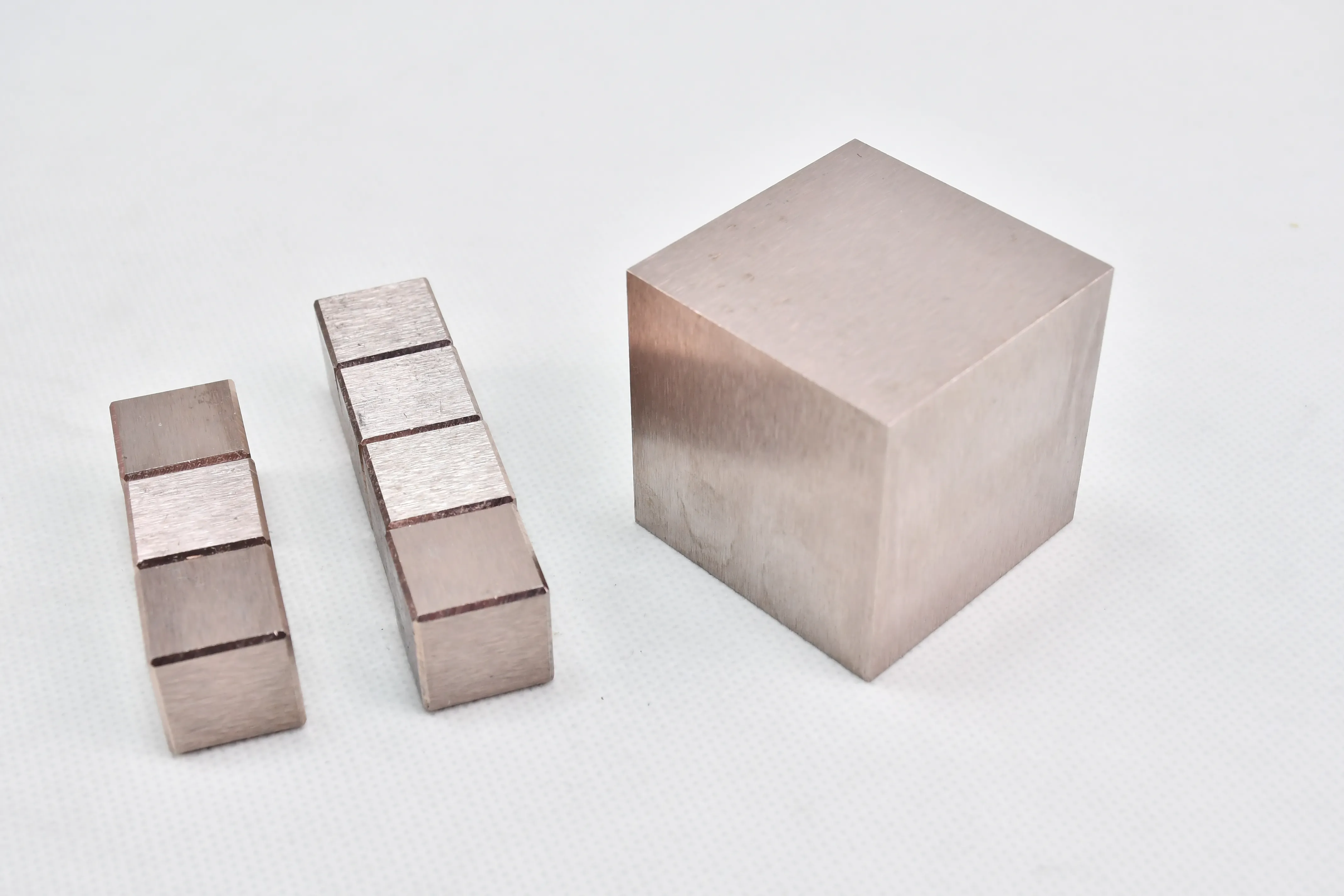 Liga de cobre de tungstênio para dispositivos elétricos