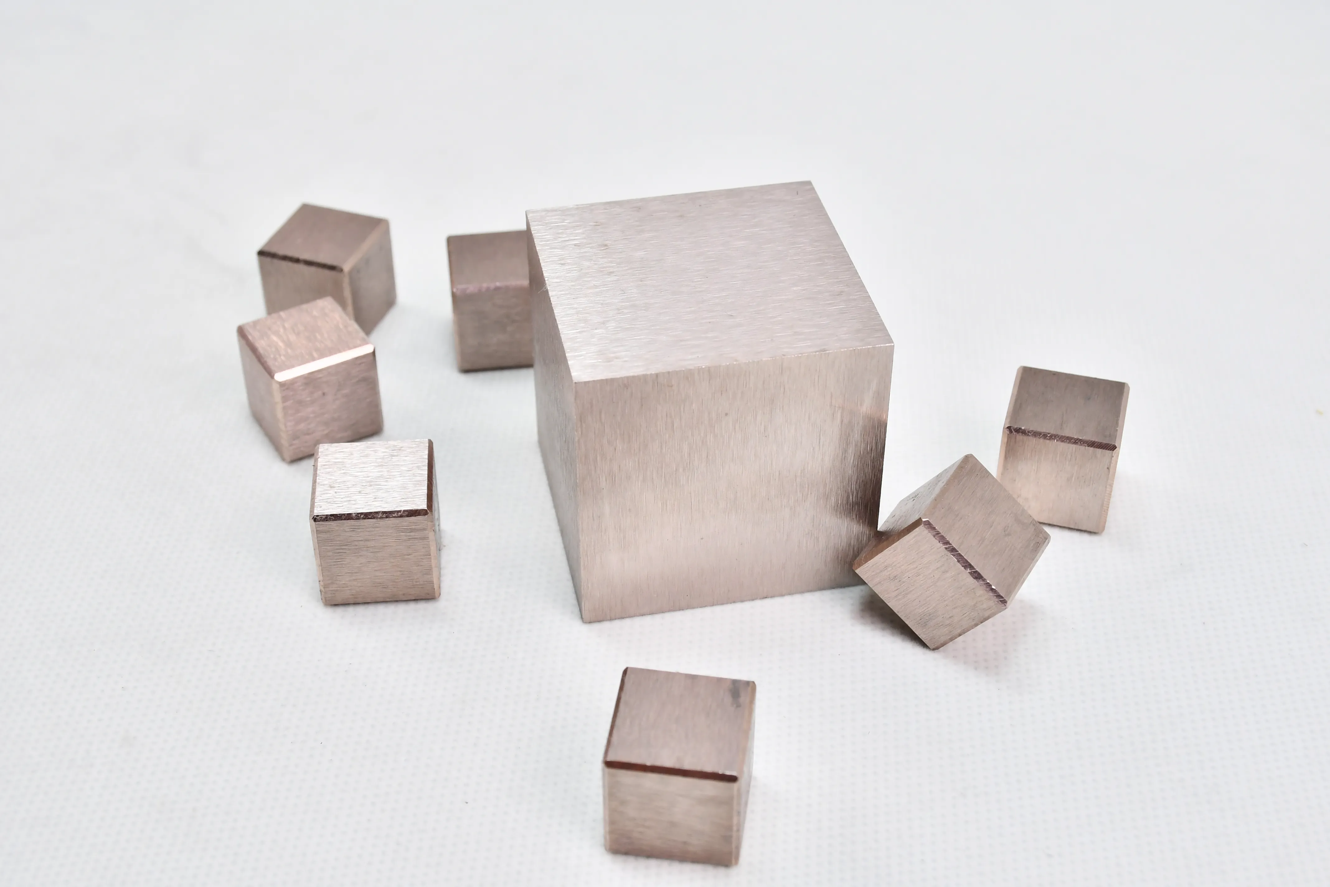 Liga de cobre de tungstênio para dispositivos elétricos